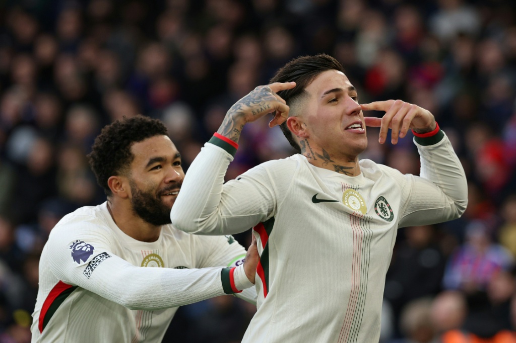 Aston Villa pokonuje Newcastle i utrzymuje się w grze o mistrzostwo, Chelsea wskakuje do czołowej czwórki