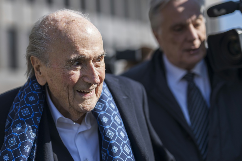 Blatter recomenda aos adeptos que evitem viajar aos EUA na Copa do Mundo