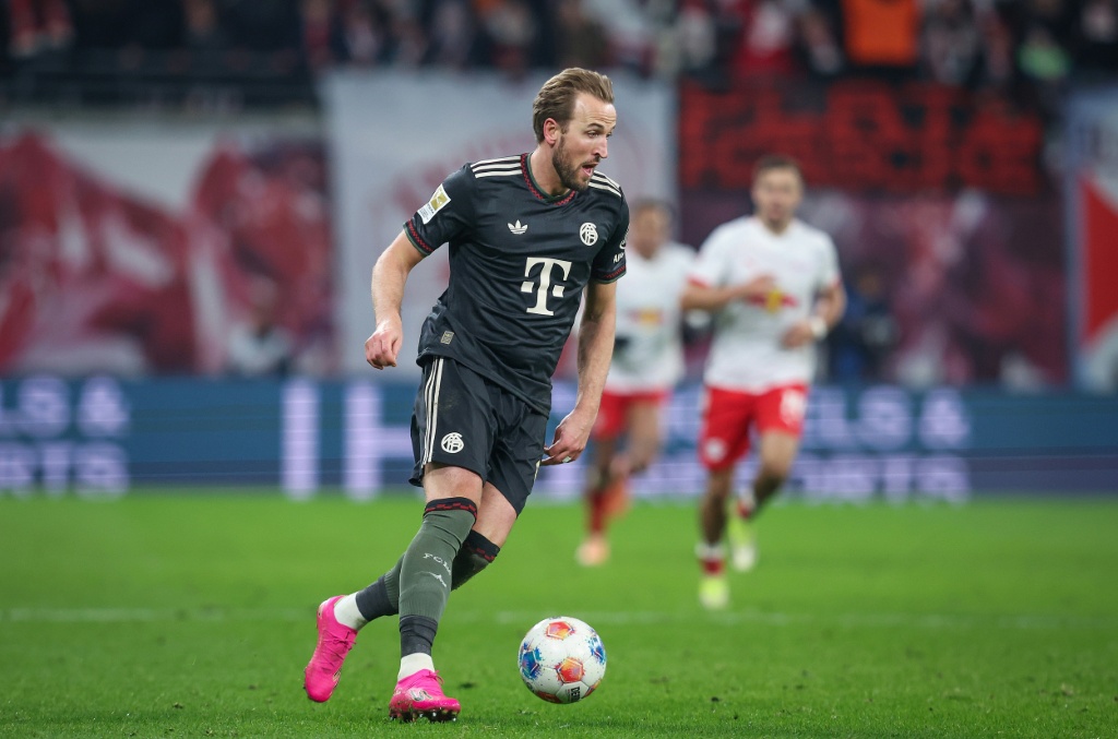 Bayern confirm talks to extend Kane's contract