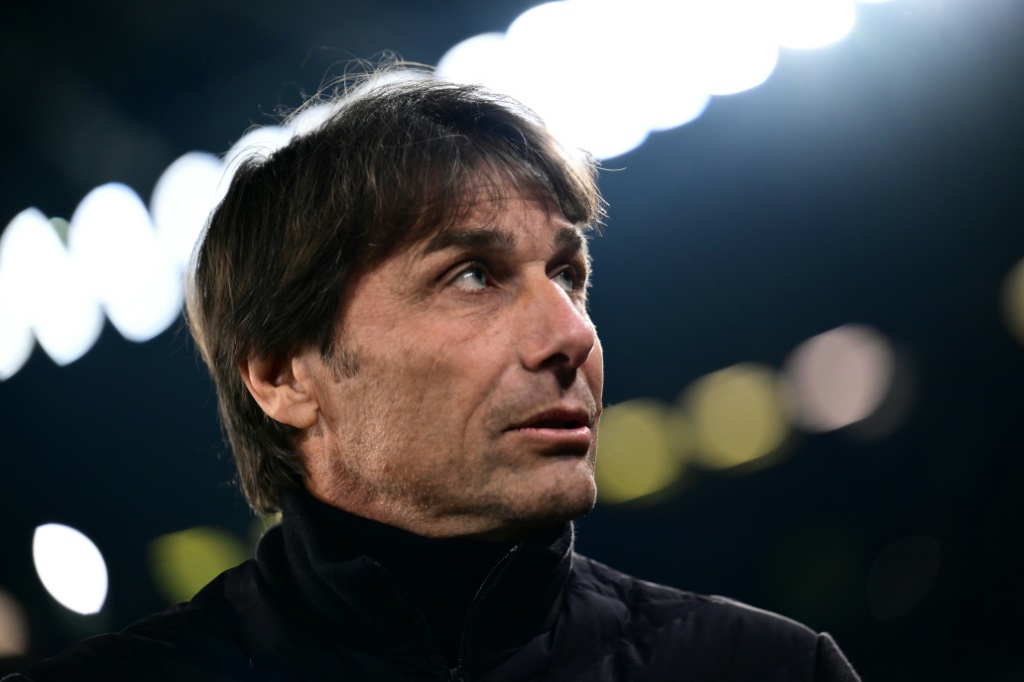 Troubled Napoli staring at Champions League elimination against Chelsea