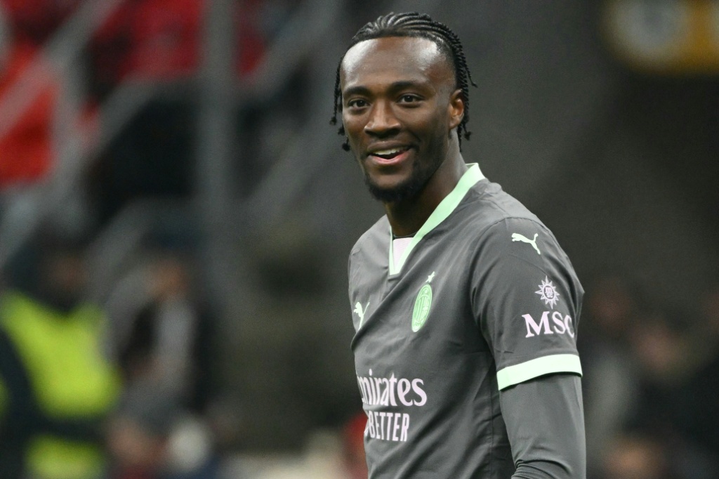 Abraham se vrací do Aston Villy pro posílení šancí na titul v Premier League