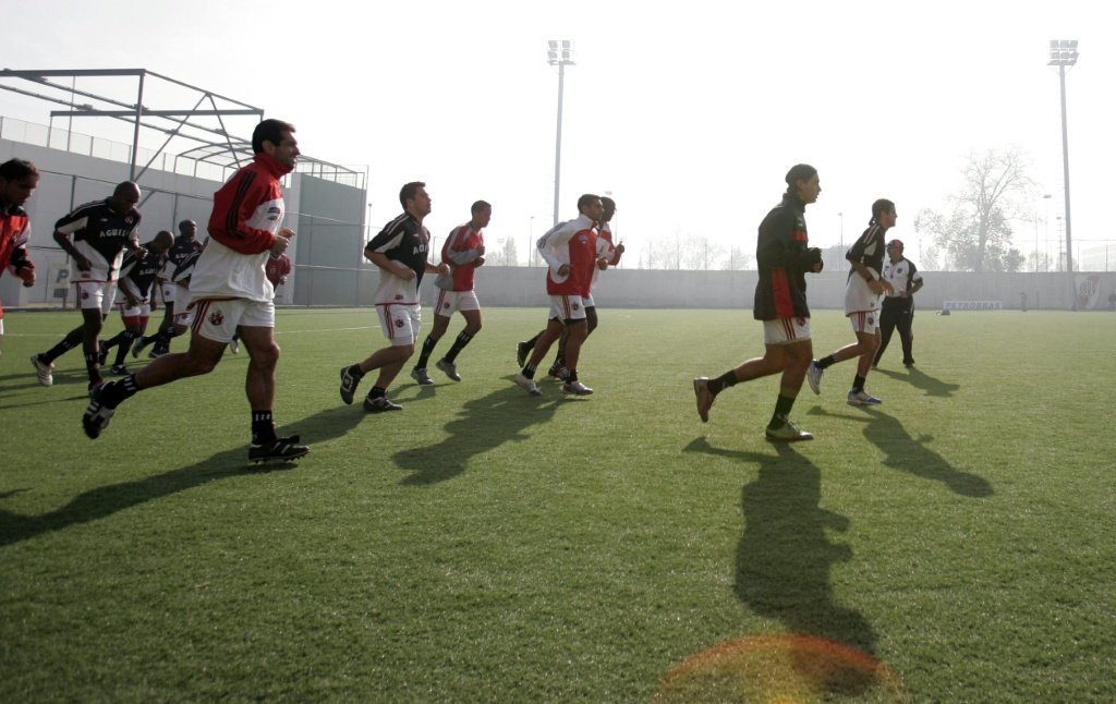 Un fallecido y cinco lesionados en enfrentamientos entre hinchadas de fútbol en Colombia