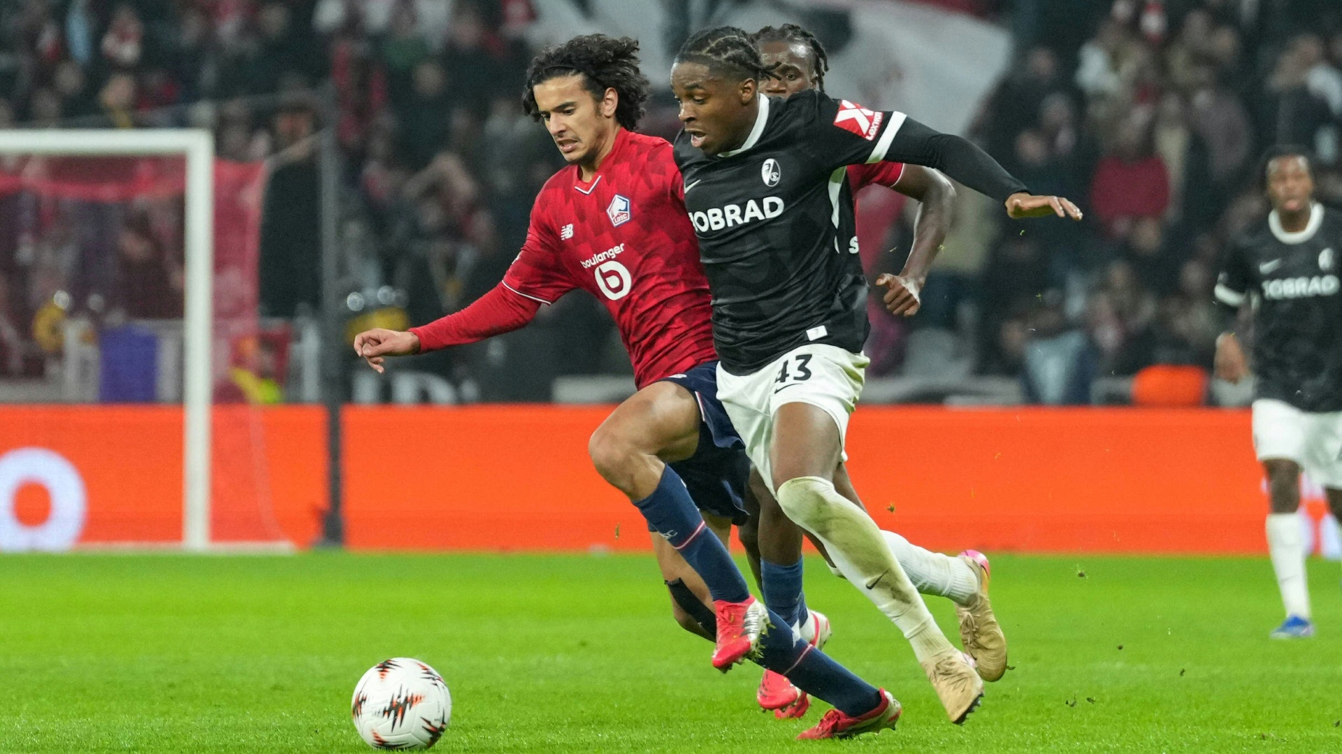 Spätes Giroud-Tor: Freiburg direkt im Achtelfinale trotz 0-1-Hinzuschelager