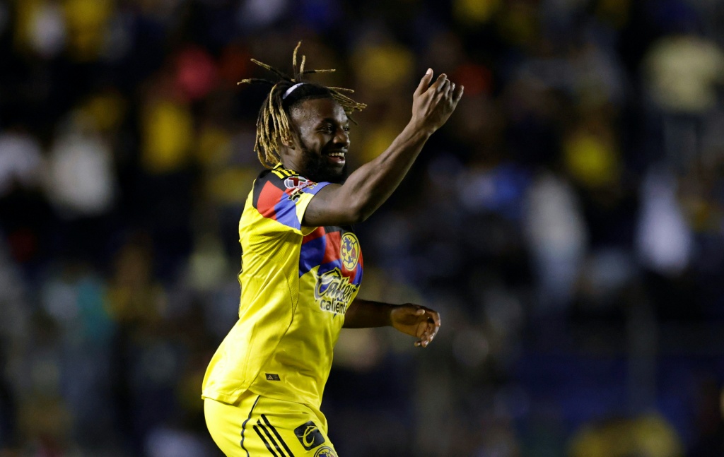 El jugador francés Saint-Maximin acusa discriminación racial a sus hijos en territorio mexicano