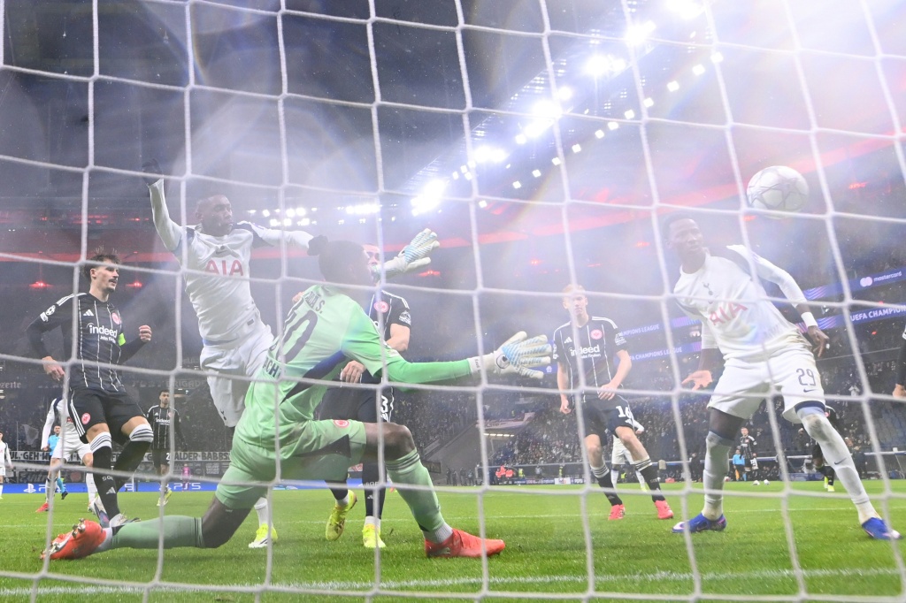 Pengangkatan Mengejutkan Riera Jadi Pelatih Frankfurt