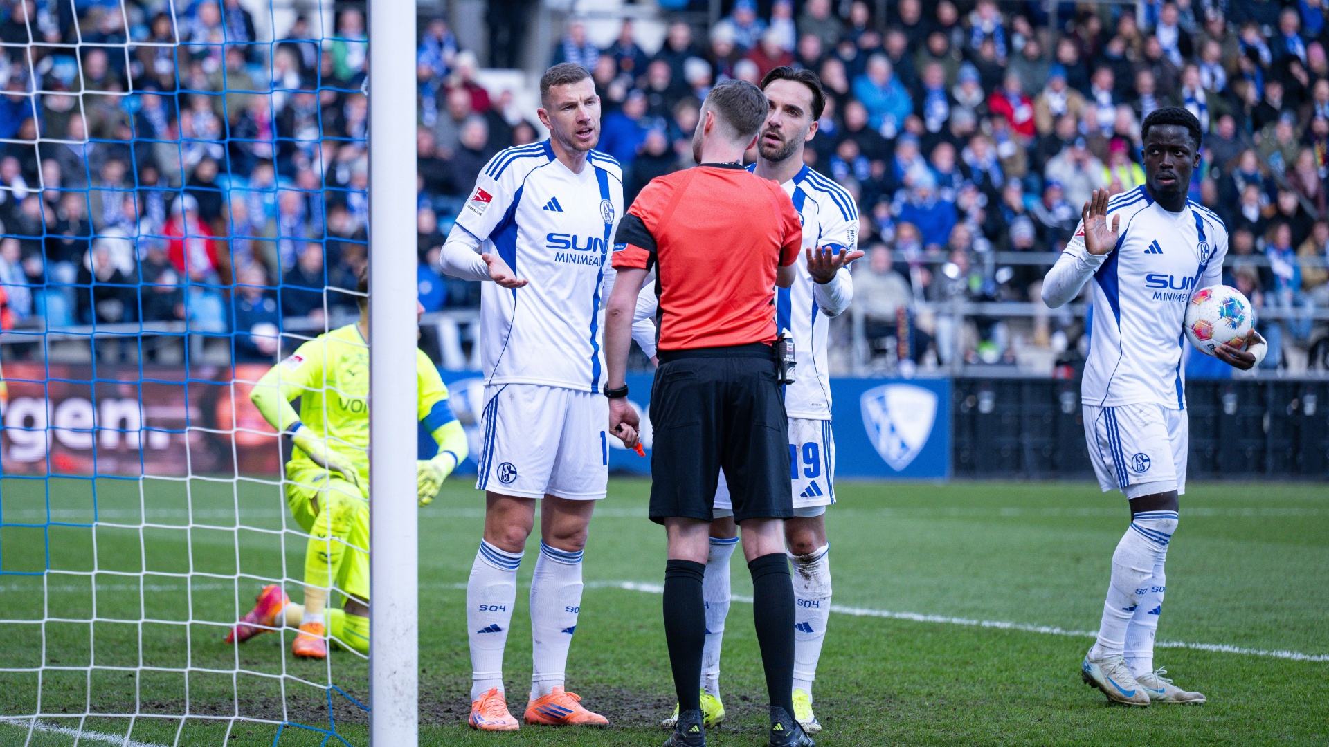 Schwere Winterkrise: Schalke bangt um den Aufstieg