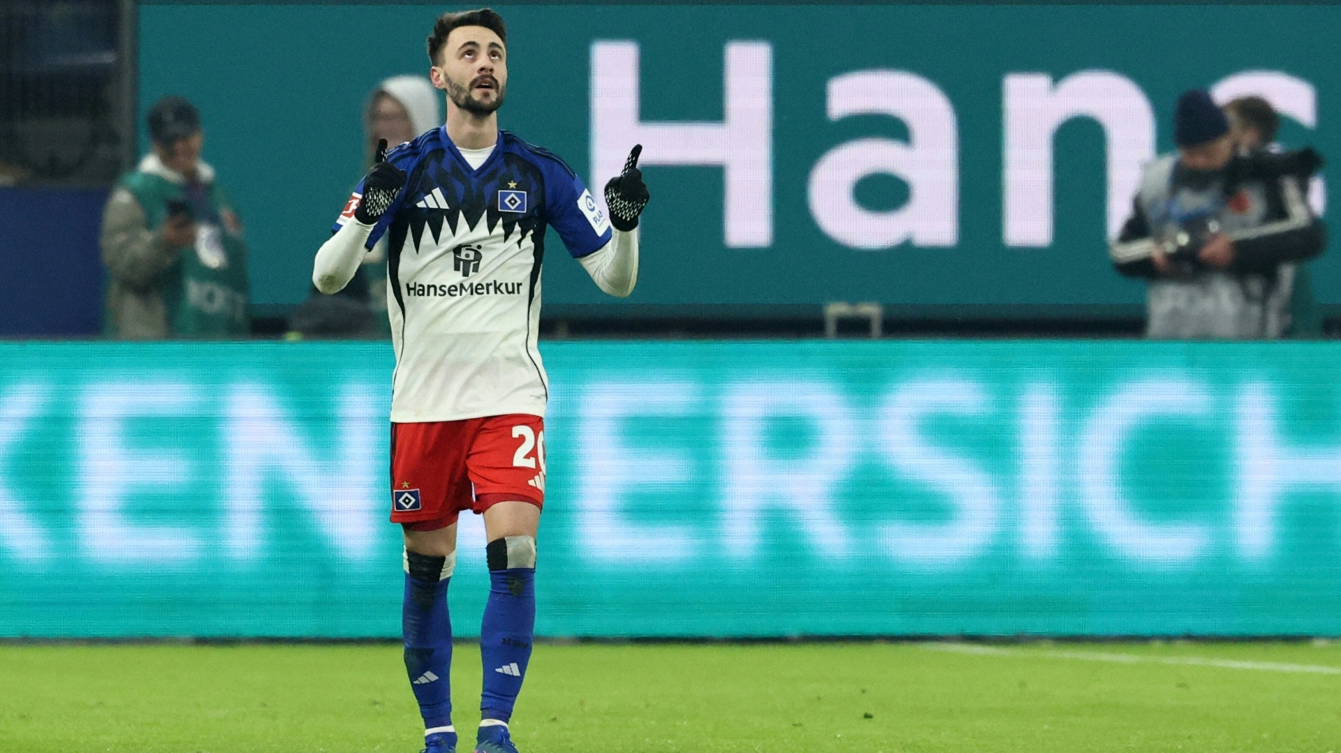 Bayern stolpert in Hamburg: Verfolger nutzen die Gelegenheit