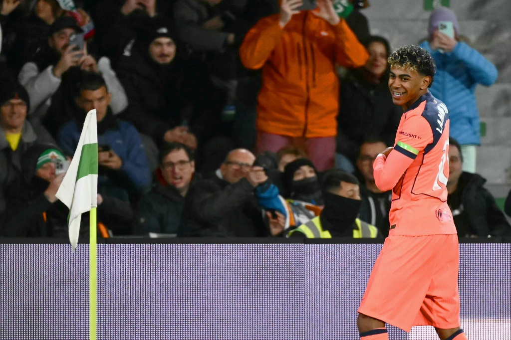 El Barcelona vence al Elche y aumenta la tension sobre el Madrid