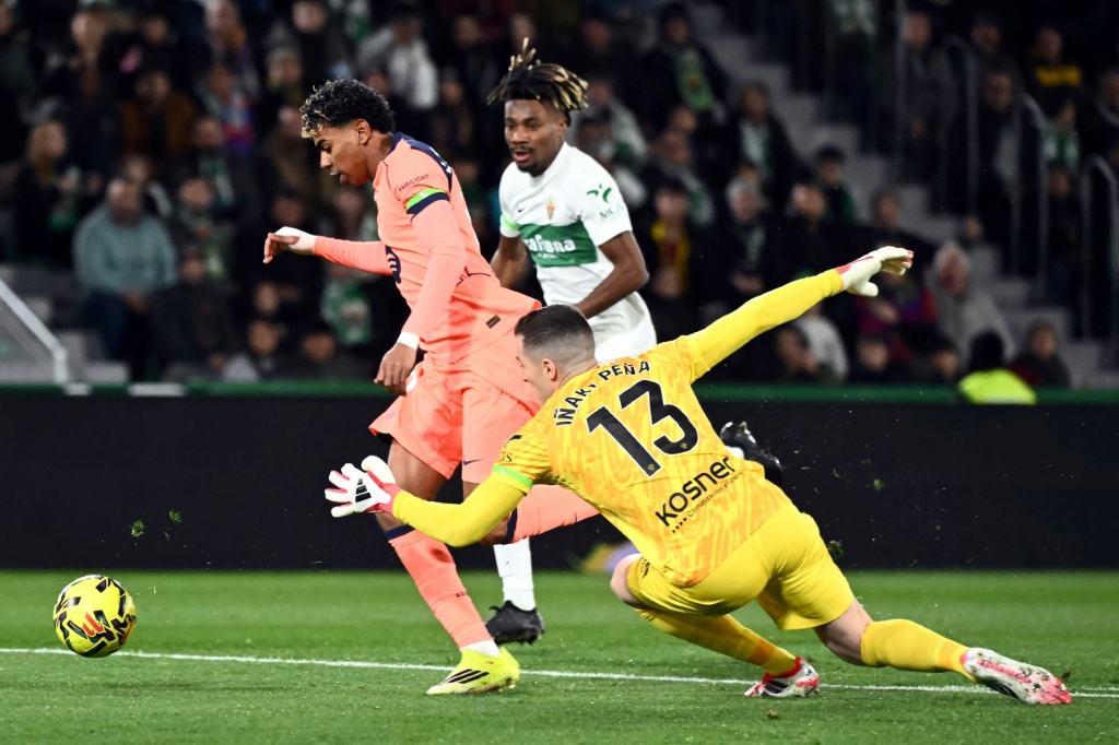 Barcelonci slaví výhru v Elche a naříkají náskok v La Lize