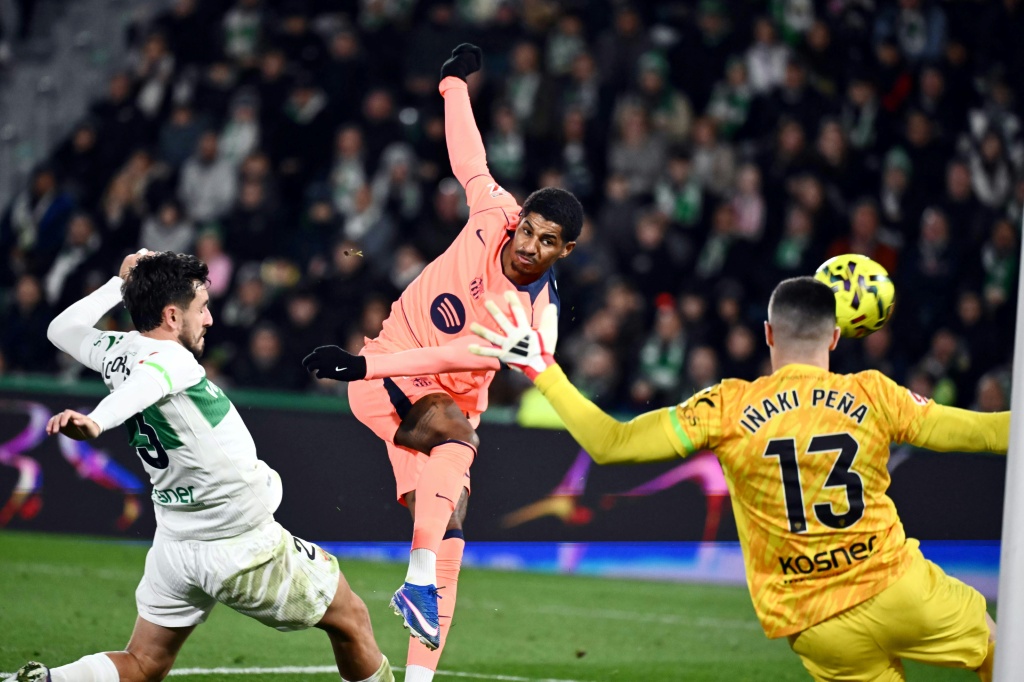 En Espagne: Barcelone rate l'occasion mais gagne contre Elche, le Real Madrid en difficulté