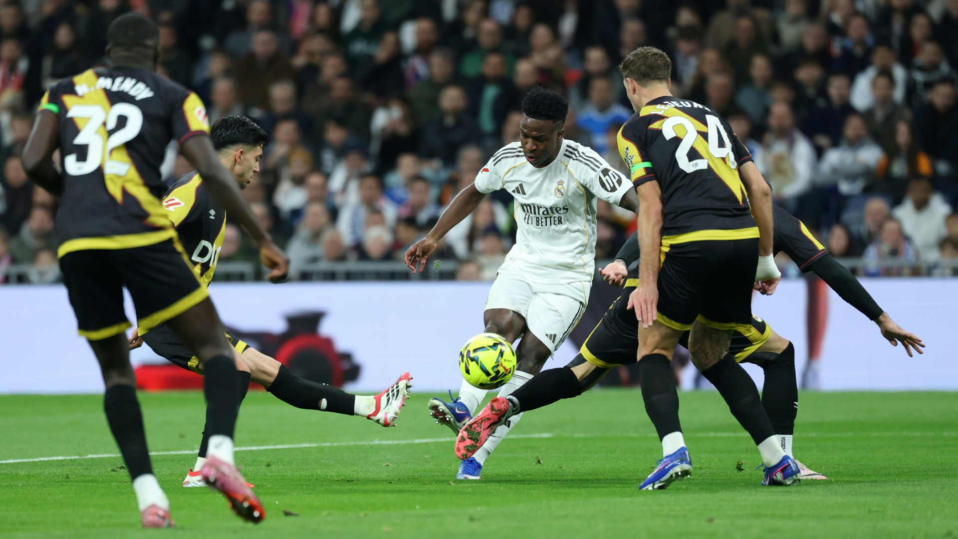 Verspäteter Strafstoß: Real holt Sieg gegen Rayo