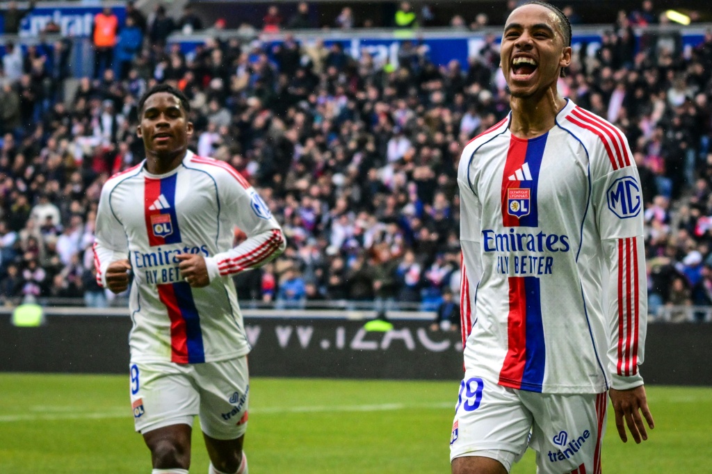 Lyon derrota Lille e mantém bom ritmo no campeonato francês