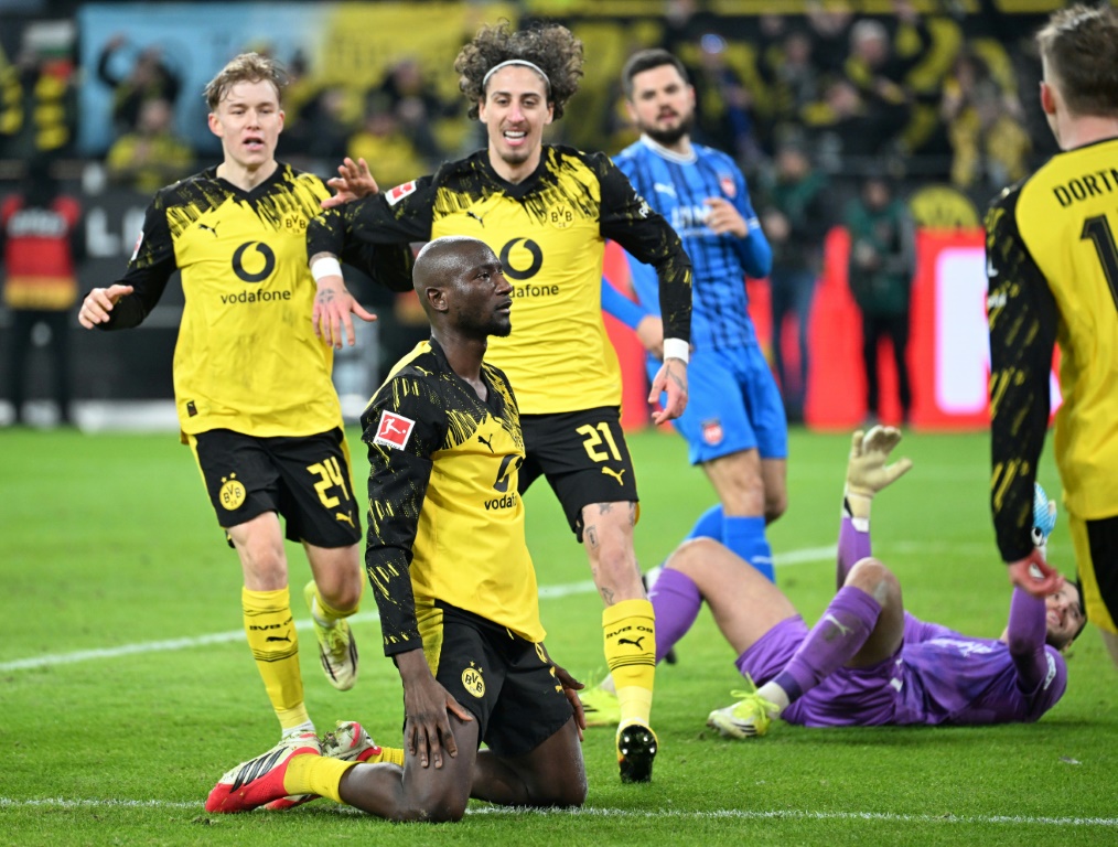 Un doblete rápido de Guirassy pone al Dortmund a seis puntos del Bayern