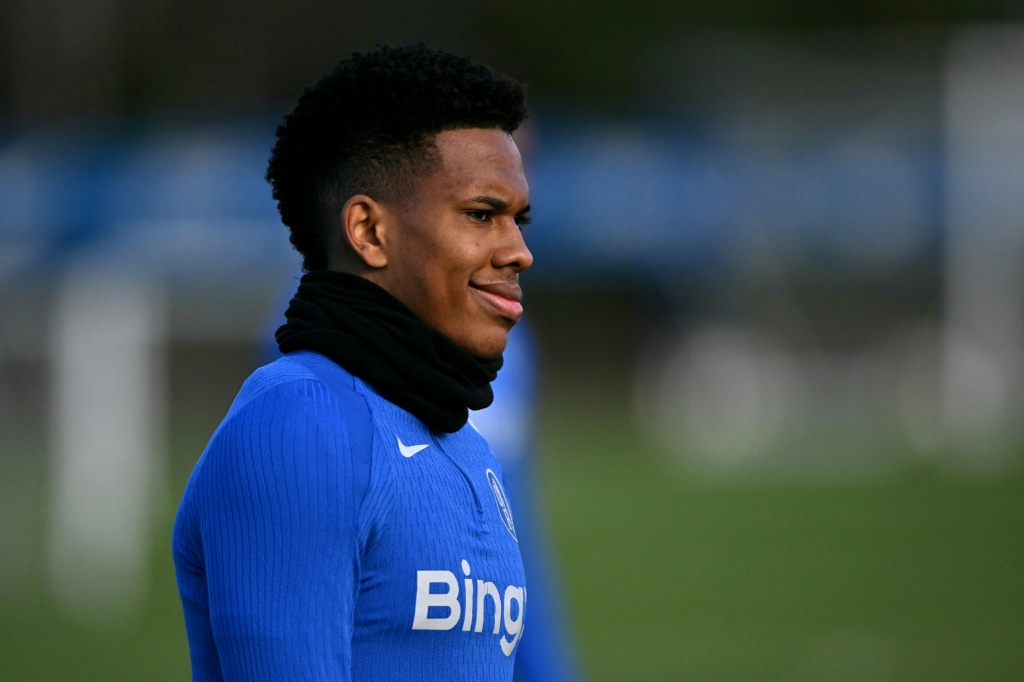 Treinador do Chelsea não define data limite para regresso de Estêvão que se encontra no Brasil por razões pessoais