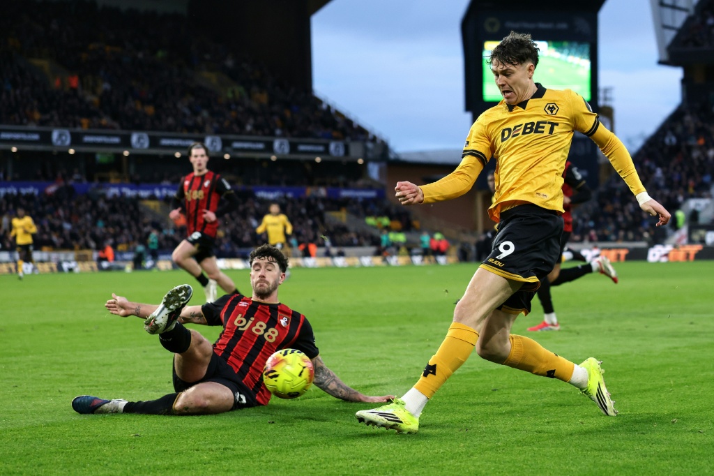 Crystal Palace assina com avançado norueguês Larsen por valor histórico no emblema