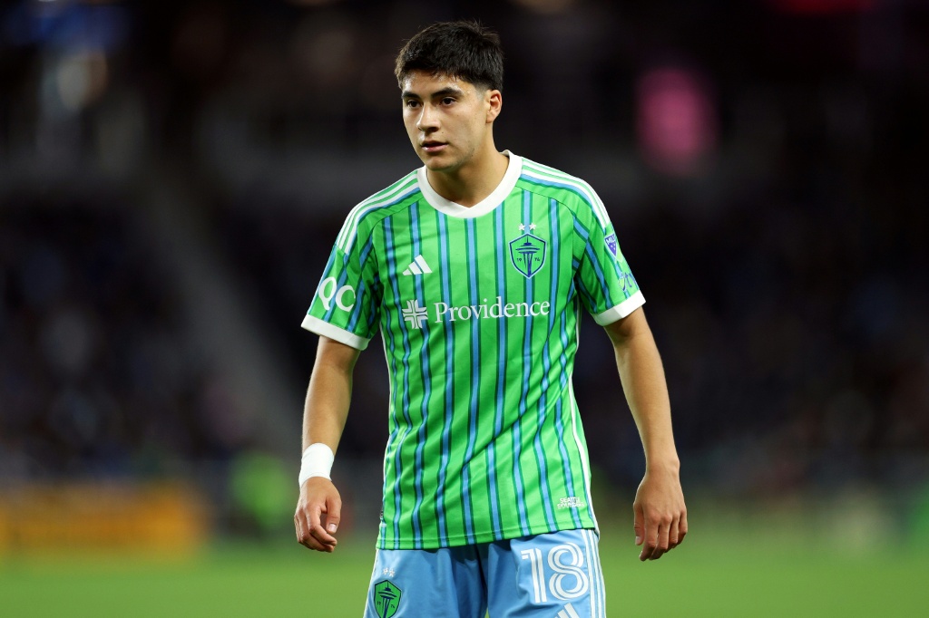 Atlético de Madrid contrata médio mexicano Obed Vargas