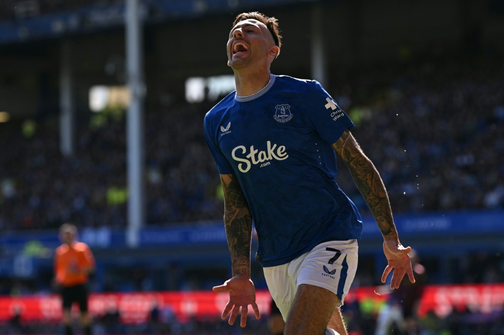 Партнёрша Макнила обрушивается с критикой на жестокую футбольную индустрию после срыва сделки с Пэлас