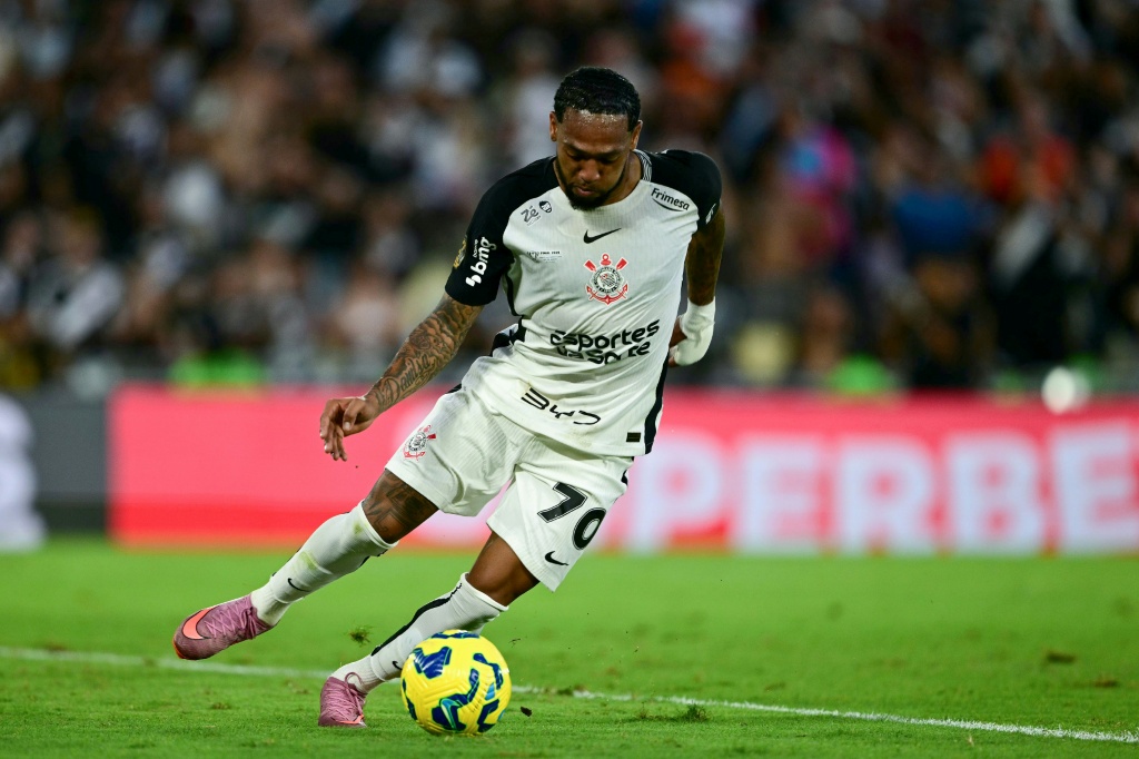 Martínez continua retido na Venezuela ao passo que o Corinthians espera