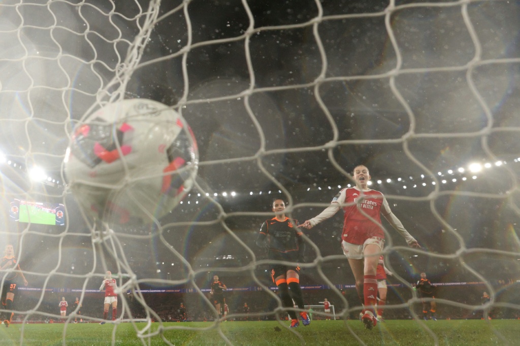 Los equipos invirtieron más de 1900 millones de dólares en el mercado invernal de fichajes