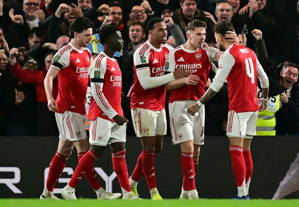El Manchester City se mide al Liverpool mientras el Arsenal acecha para beneficiarse
