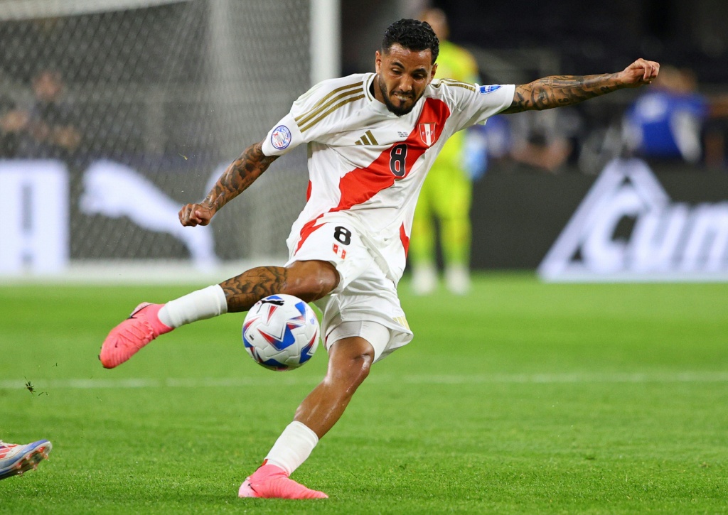 Sergio Peña peruano acusado de abuso sexual firma por el Sakaryaspor turco