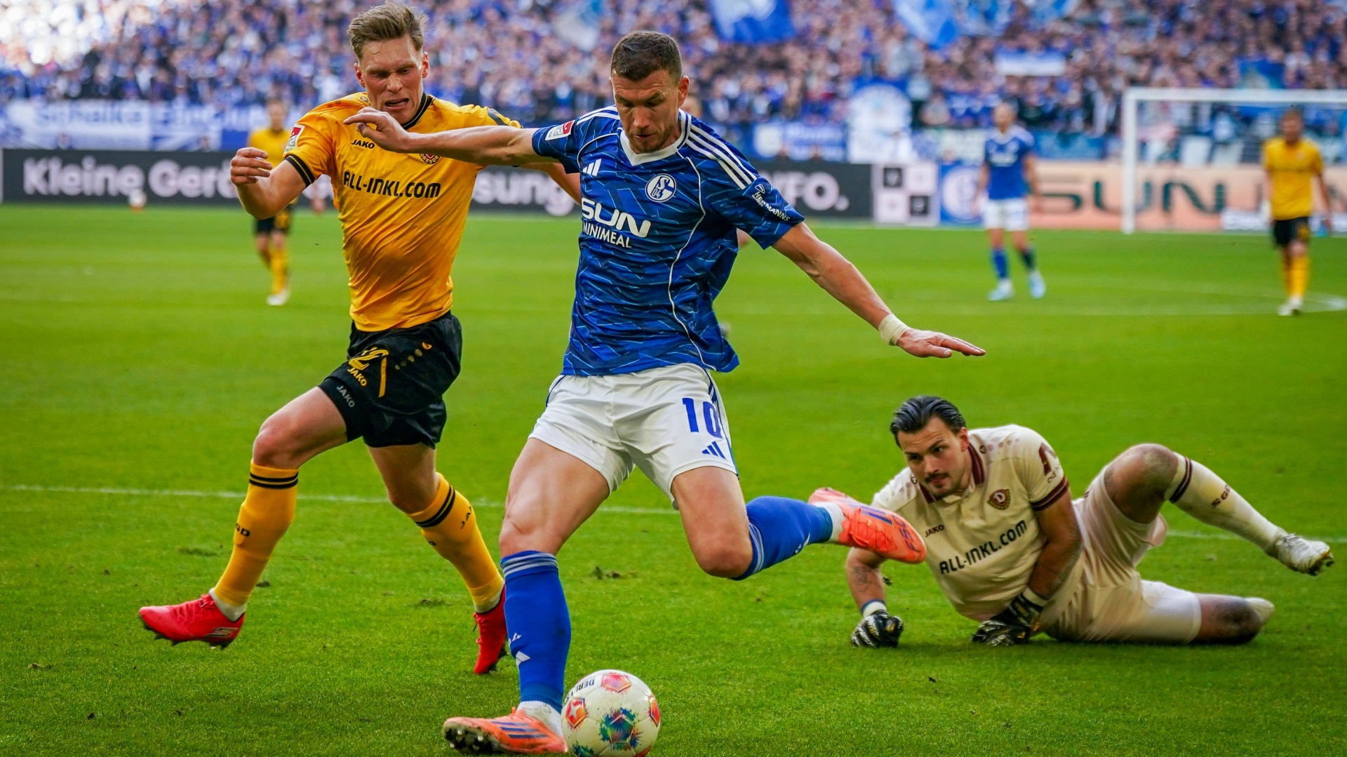 Edin Dzeko mit Zweifachpack: Schalke ohne Erfolg