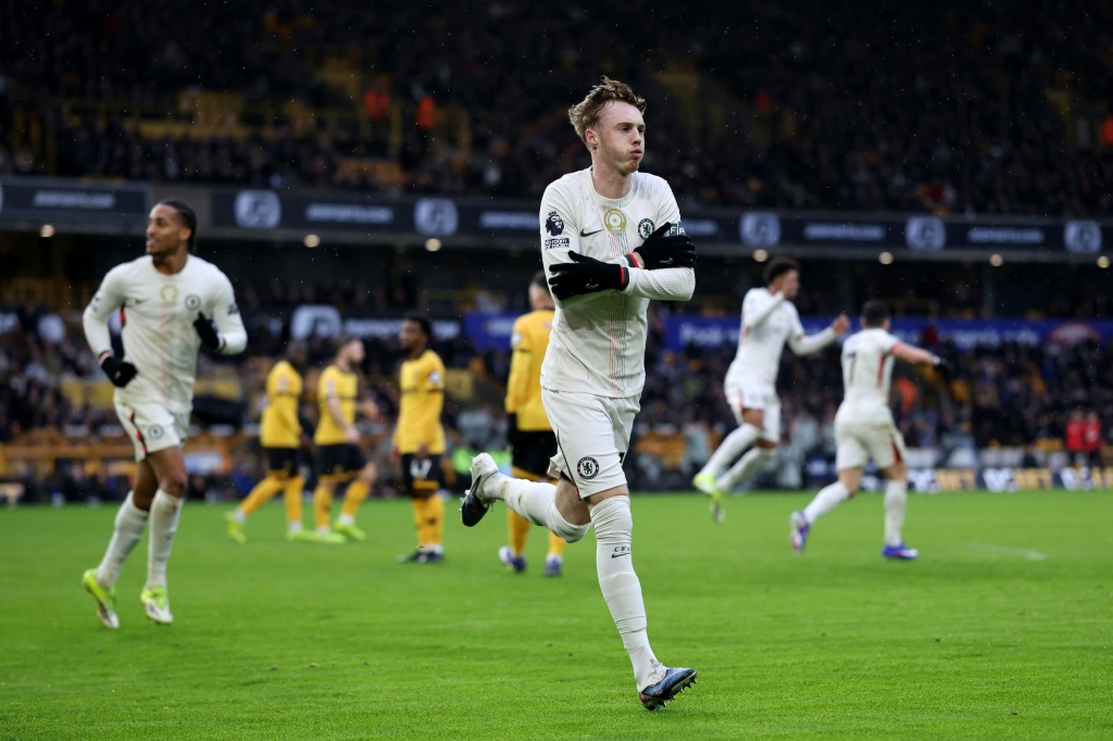 Rosenior hails 'unstoppable' Palmer after treble tames Wolves