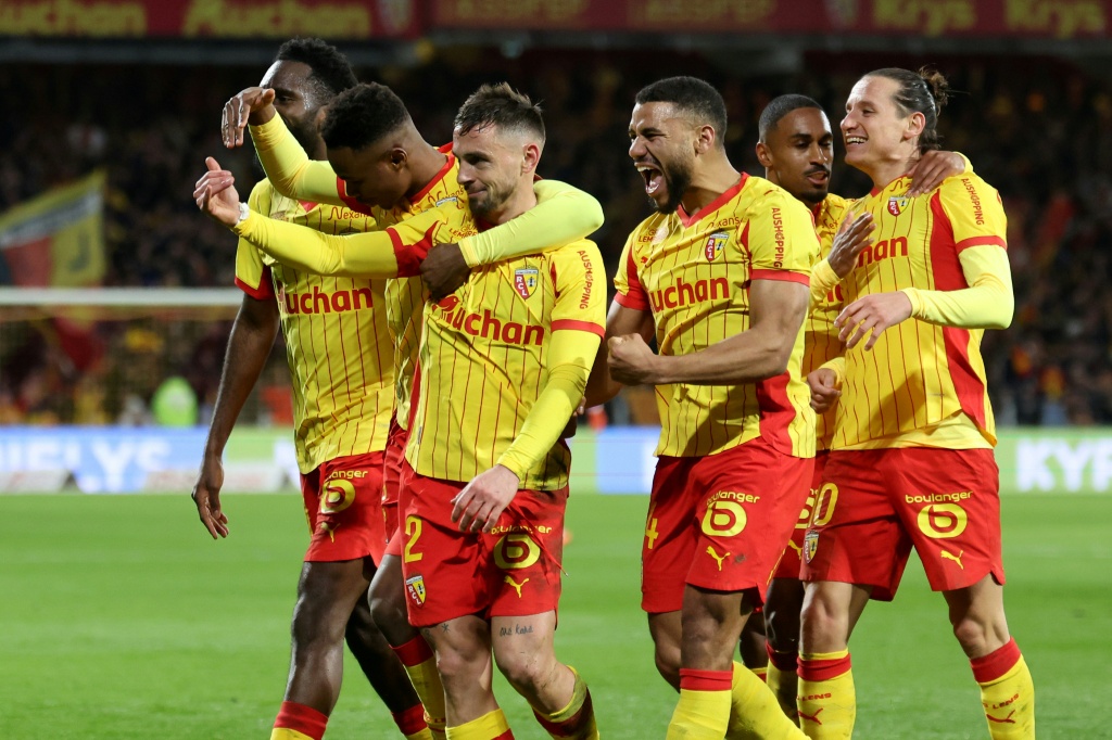 Il Lens riprende la vetta della Ligue 1 battendo il Rennes