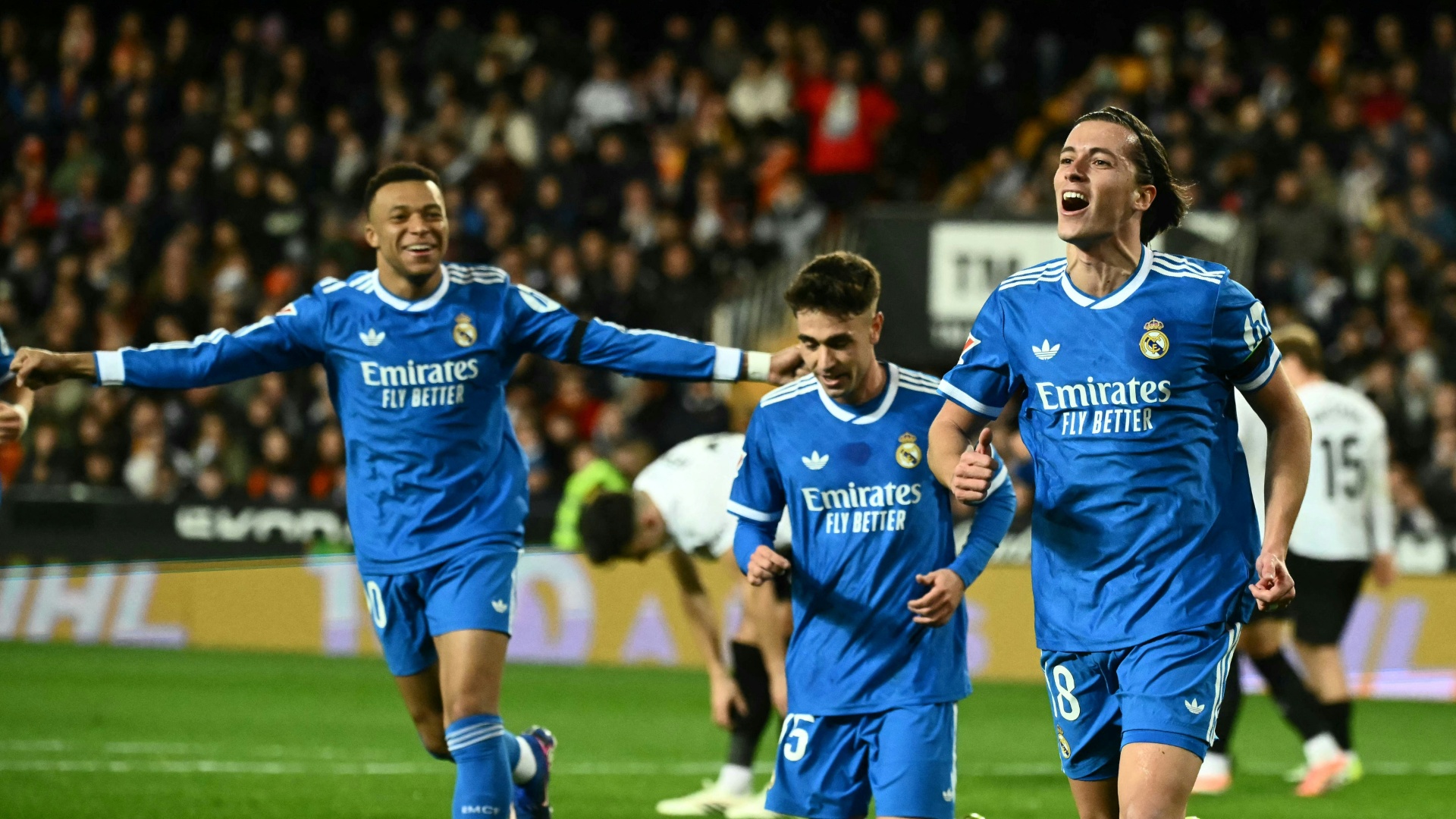 Enttäuschender Erfolg in Valencia: Real holt Barcelona ein