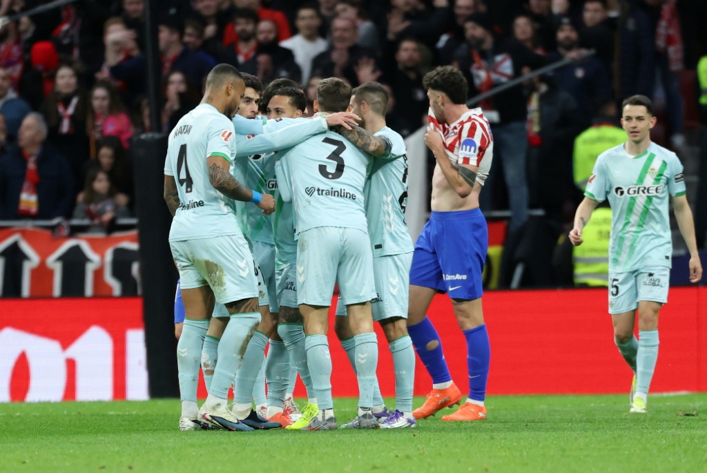 Real Madrid supera di misura il Valencia per tallonare il Barca, lAtletico affonda