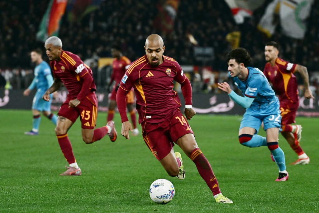 Gol Ganda Malen Angkat Roma Seimbang dengan Juventus