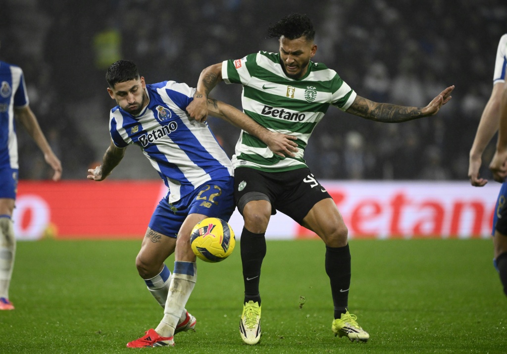 Sporting conquista empate nos minutos finais frente ao Porto (1-1) e mantém esperanças no campeonato