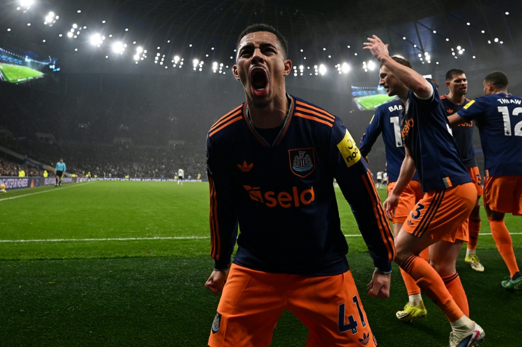 Football Chelsea laisse deux points en route Manchester United en sauve un