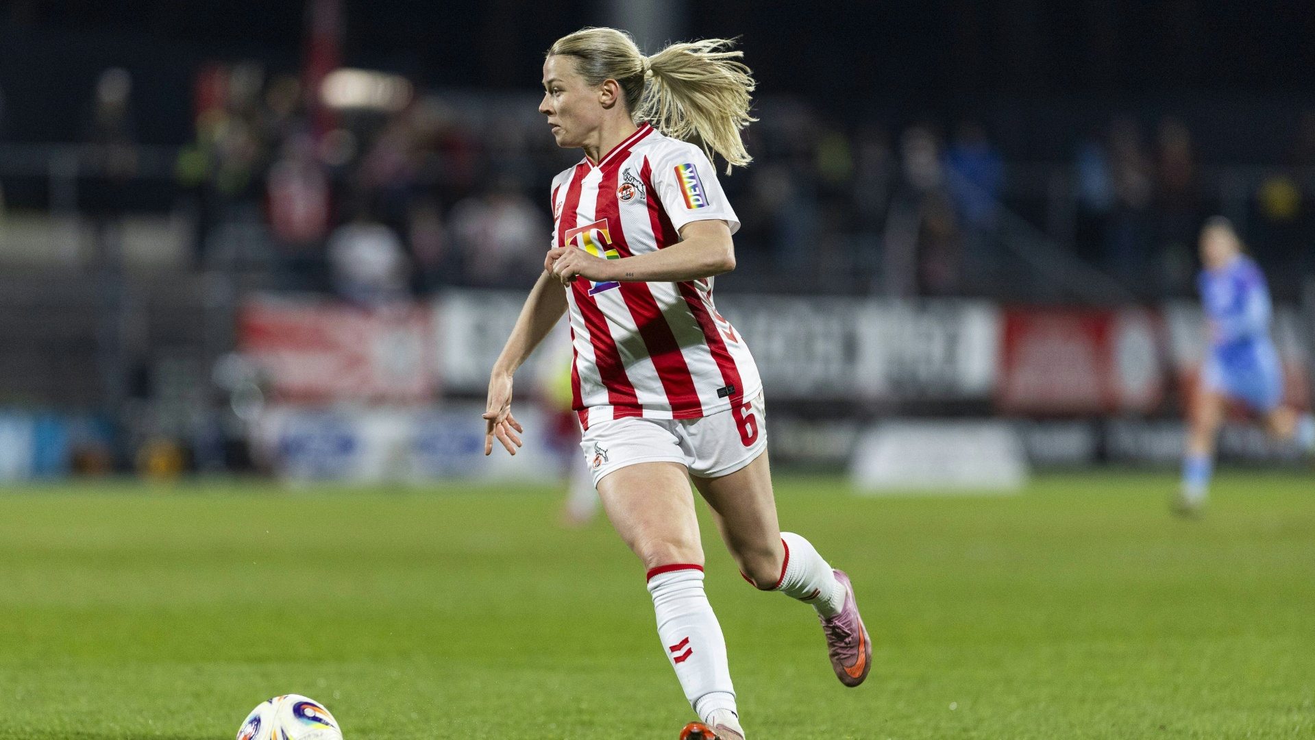 FC Köln bindet isländische Nationalstürmerin Jessen länger