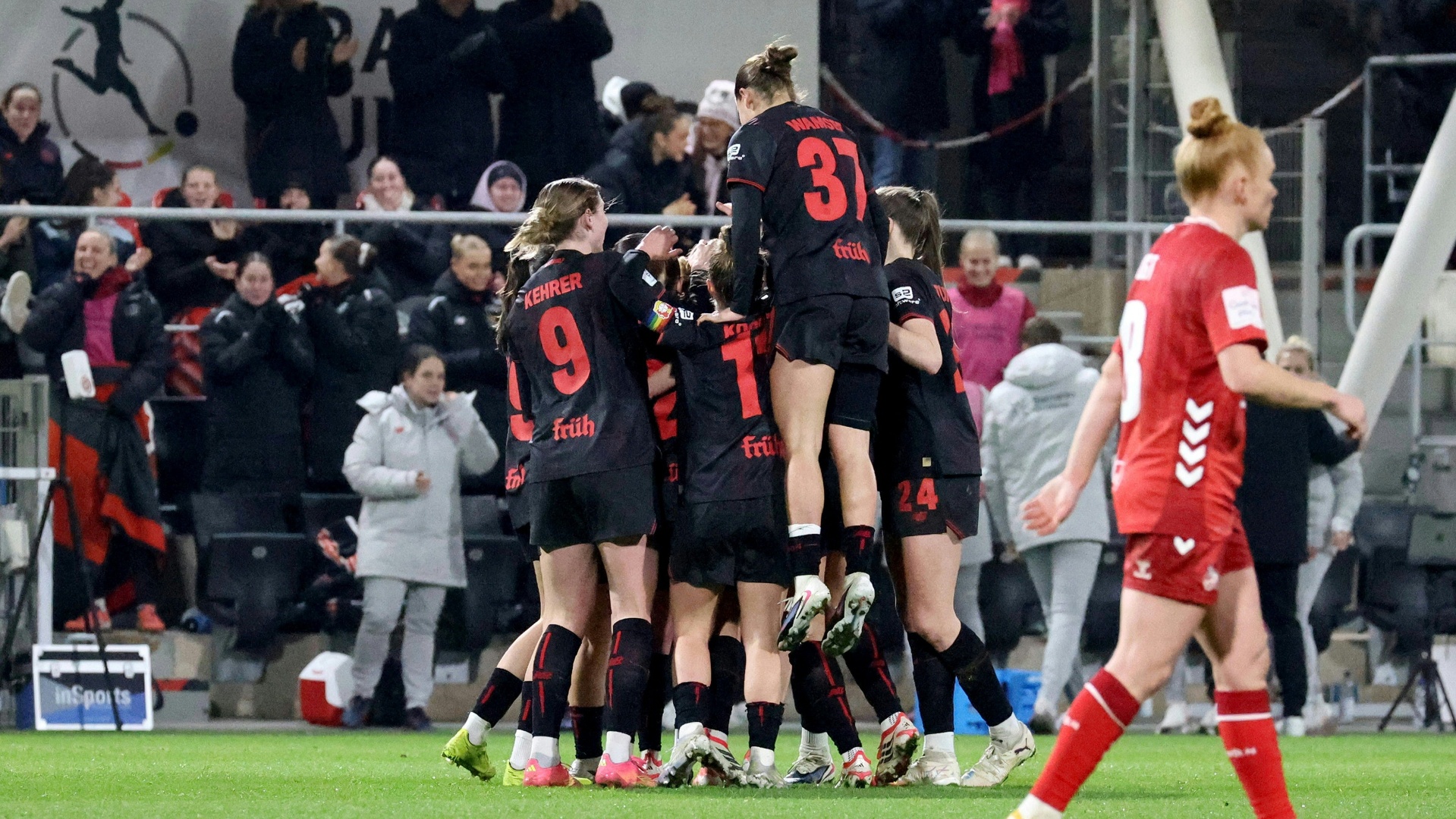 Leverkusen triumphiert im Karnevalsderby über Köln