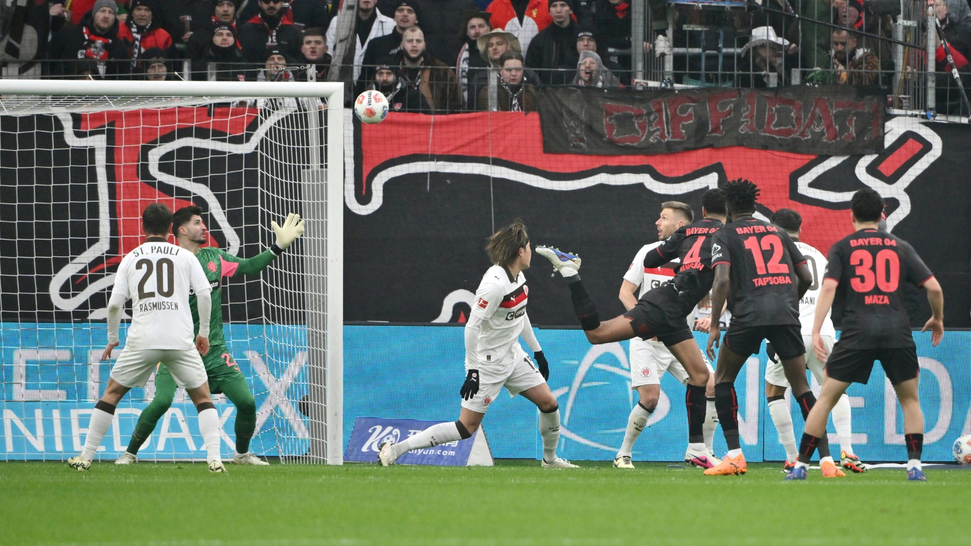 Bayer siegt beim schnellen Wiedersehen