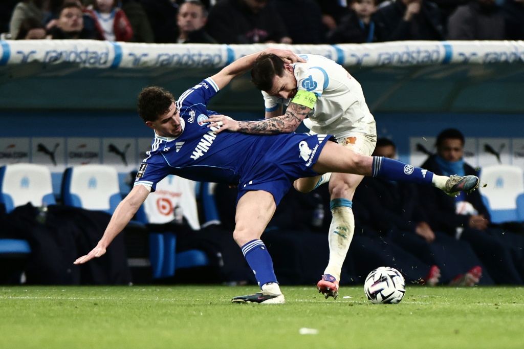 Olympique de Marselha permite empate nos descontos frente ao Strasbourg (2-2) e segue em quarto no campeonato francês
