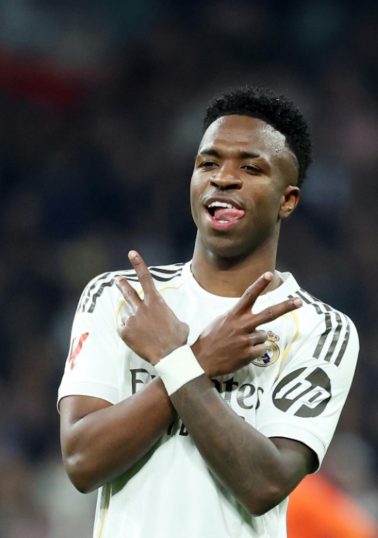 Vinicius emula a Mbappé: Real Madrid aplasta a la Real Sociedad y lidera la liga