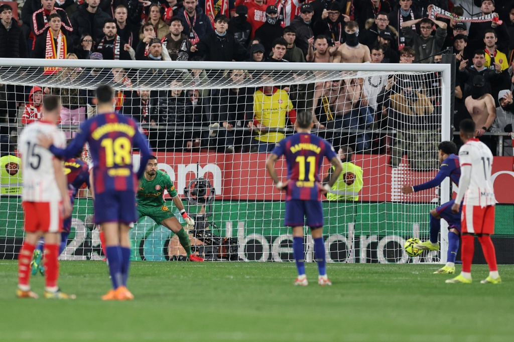 Barcelona perde fora de casa com o Girona por 2-1 e Real Madrid assume liderança na Liga Espanhola