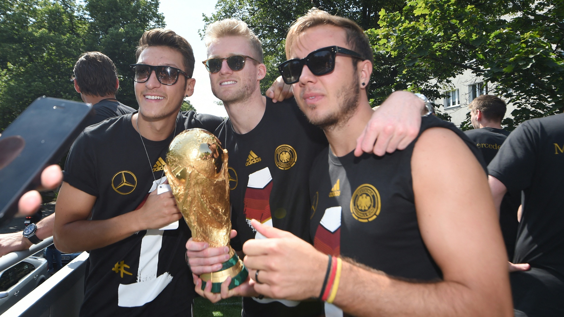 ZDF präsentiert Özil-Doku unter dem Titel Zu Gast bei Freunden