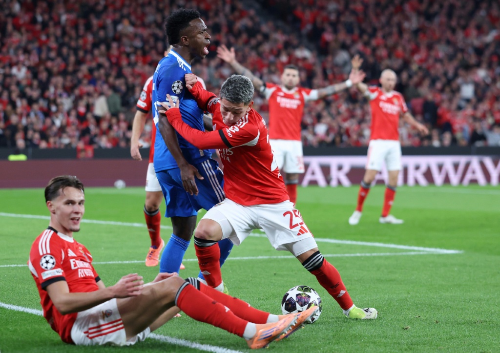 Antiguos futbolistas critican a Prestianni por presunto insulto racista hacia Vinícius