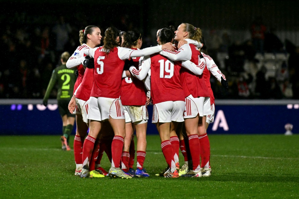 Le detentrici del titolo Arsenal si qualificano per i quarti di Champions League femminile contro il Chelsea