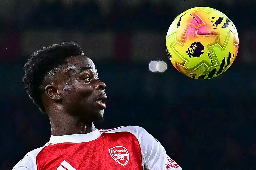 Arsenal confirma la firma de un extenso acuerdo contractual con Saka