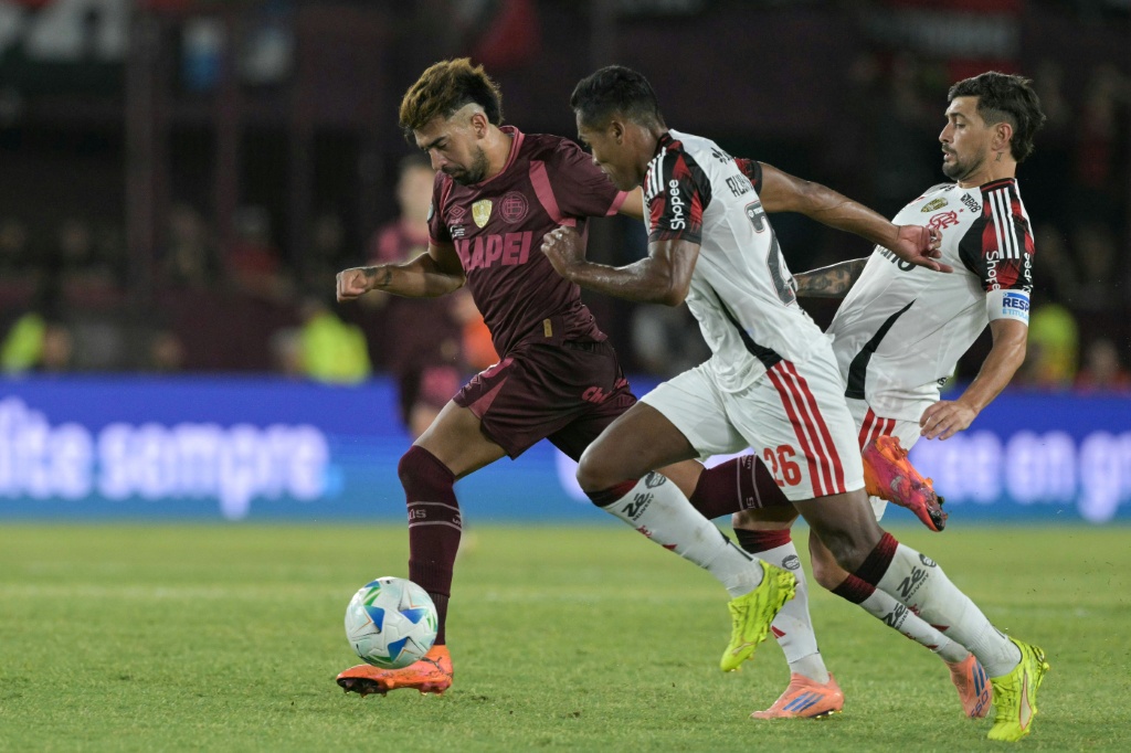Flamengo sofre derrota no terreno do Lanús por 1-0 na primeira mão da Recopa Sul-Americana
