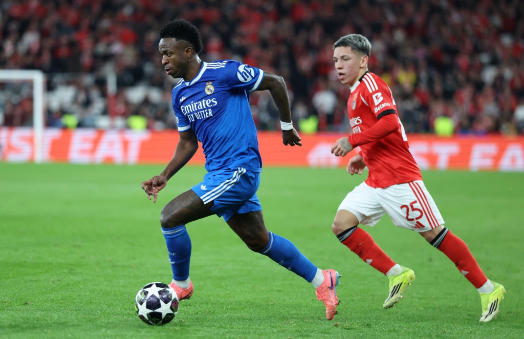 Benfica vai apurar caso de dois adeptos com gestos racistas dirigidos a Vini Jr.