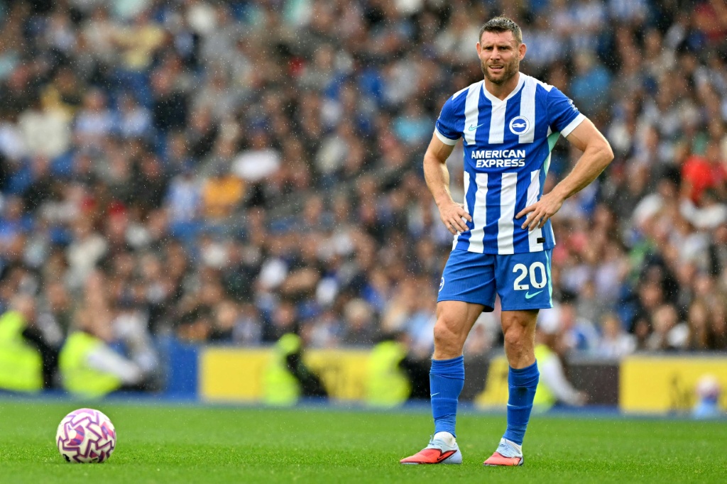 Brightonlı Milner Premier Lig maç rekorunu egale etti