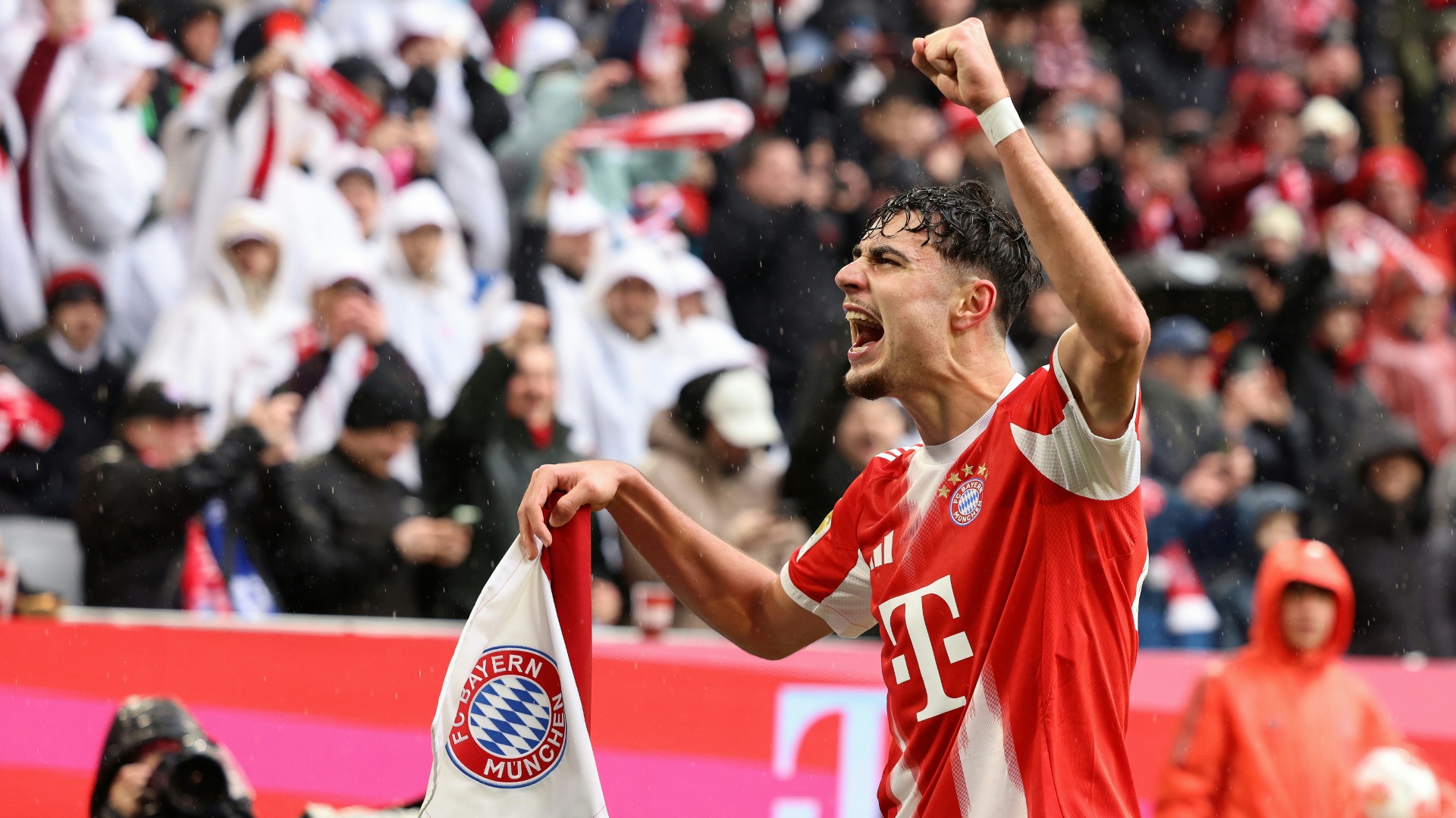 Vor dem BVB Spiel: Bayern halten die Spitze fest