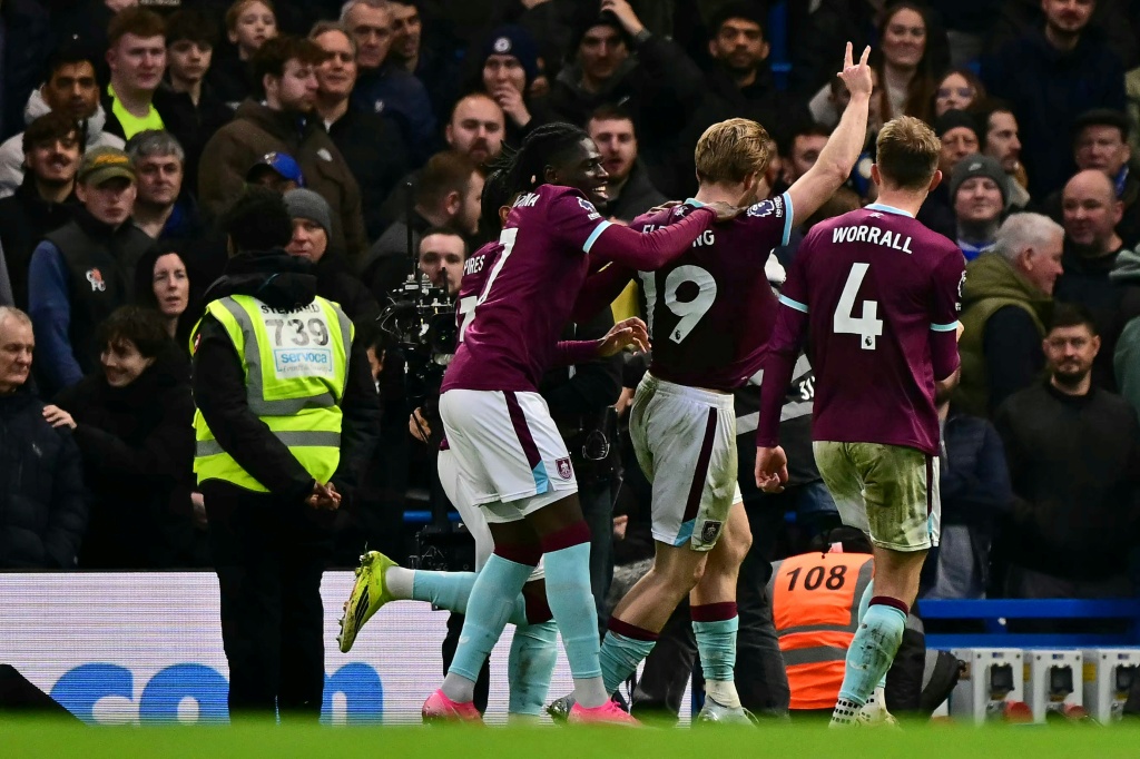 Empates de Aston Villa y Chelsea lastran su pelea por la Champions
