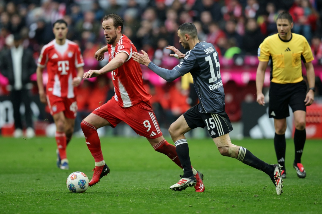 El Bayern pasa apuros contra el Eintracht y afianza su posición en la cima