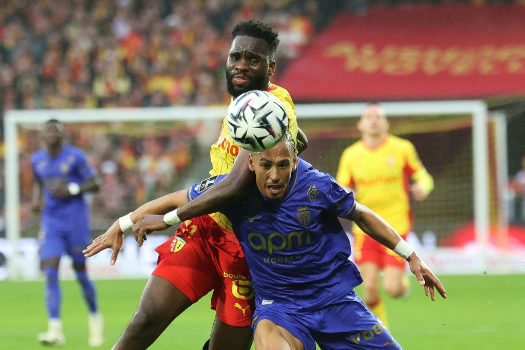 Monaco retourne la situation face à Lens et met la tête de la Ligue 1 à portée du PSG